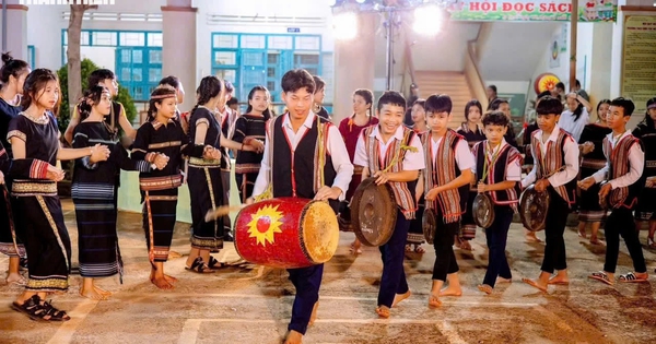 Giữ gìn văn hóa cồng chiêng Tây nguyên từ nhà trường