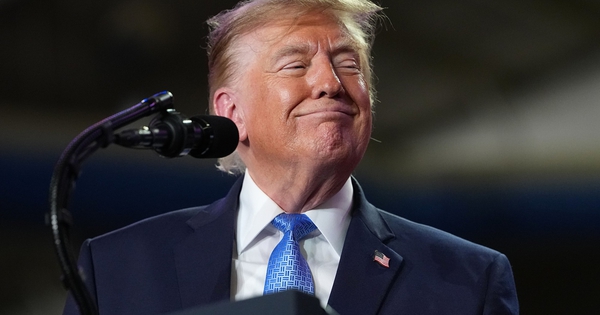 Ông Trump hứa thưởng 1 triệu USD cho người tố giác gian lận bầu cử
