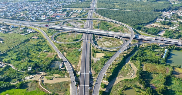 Siêu sân bay Long Thành sắp khai thác thương mại, từ TP.HCM đi đường nào?