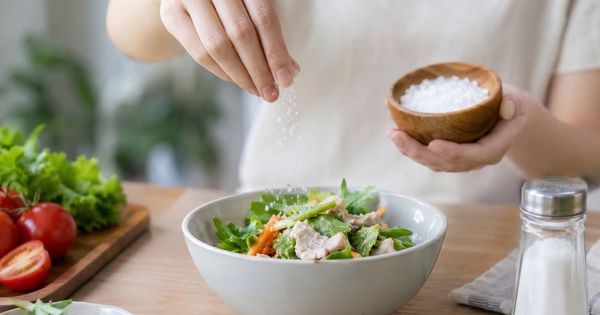 Bệnh gan: Vì sao cần chú ý lượng muối trong bữa ăn?