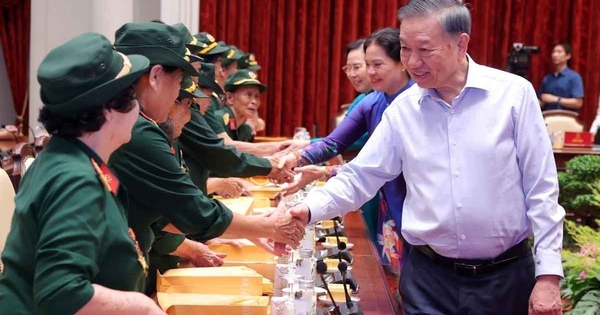 Tổng Bí thư, Chủ tịch nước Tô Lâm gặp mặt Đại đội nữ lái xe Trường Sơn