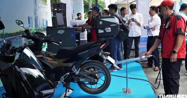 Thời xe máy điện lên ngôi: Áp đảo thị phần của xe xăng