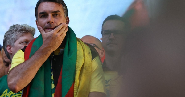 Ông Flavio Bolsonaro bí mật rời Brazil đến Mỹ sau khi thất cử