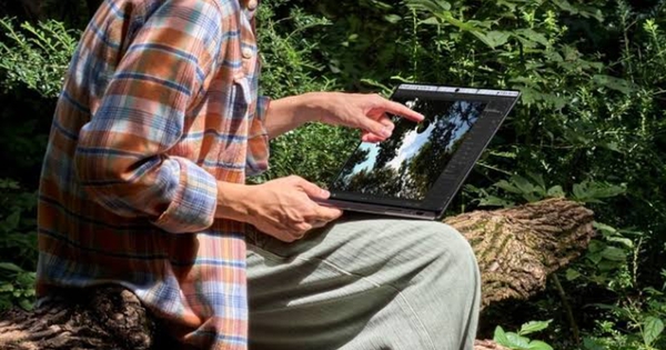 Apple ra mắt MacBook Pro màn hình OLED cảm ứng, giá từ 80 triệu đồng