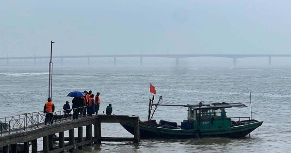 Chìm tàu cá ở biển Thiên Cầm, 1 người tử vong, 1 người mất tích