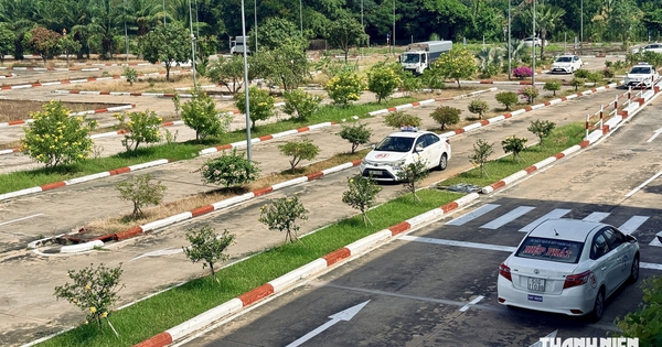 Học lái ô tô: Chạy thử sa hình, đường trường ảo trước khi lên xe thật