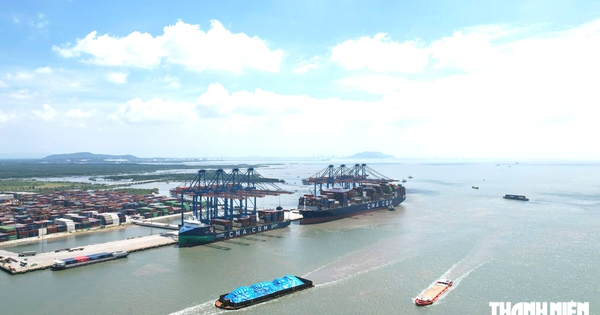 Sà lan điện đầu tiên của Việt Nam vận hành tại TP.HCM, có gì đặc biệt?