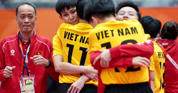 Khoảnh khắc tuyệt vời cầu mây nữ Việt Nam đánh bại Thái Lan: Tấm HCV của nụ cười và nước mắt!