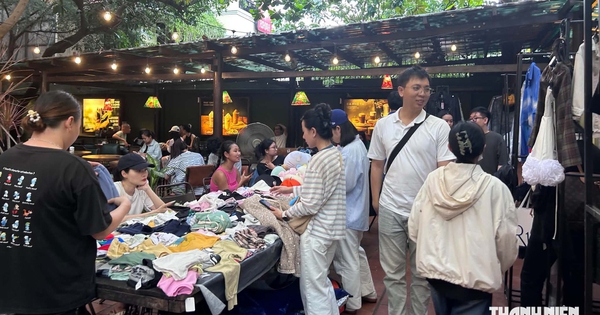 'Săn' đồ cũ của người nổi tiếng: Giày chục triệu bán lại 2,5 triệu đồng