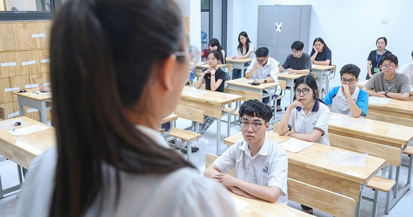 Lăng kính bạn đọc: Tranh luận bỏ điểm cộng đại học