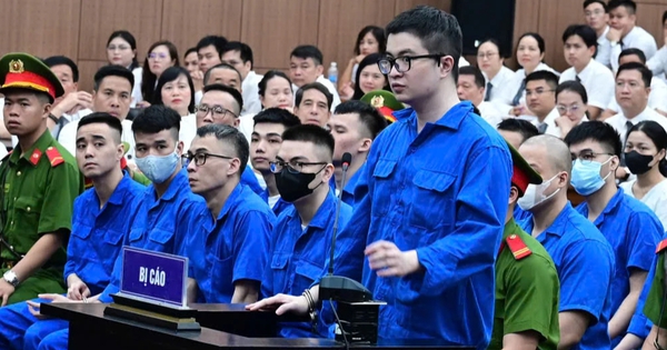 Mẹ Mr Pips nói con trai bị tâm thần 13 năm, bố tìm cách 'chạy' giám định