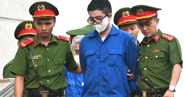 Mr Pips bị bắt, bố mẹ ra ngân hàng rút 145 tỉ 'tẩu tán'
