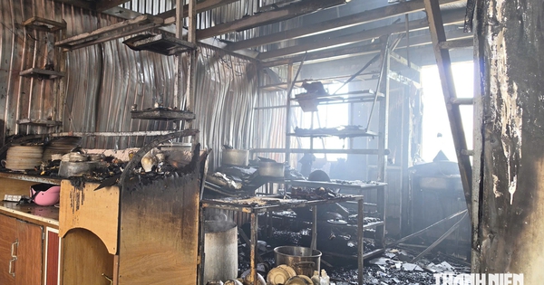 Cháy quán ăn giữa trung tâm Đà Lạt