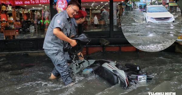 Hơn 2 giờ sau mưa, đường Mã Lò vẫn ngập sâu: 'Không biết làm sao về nhà'