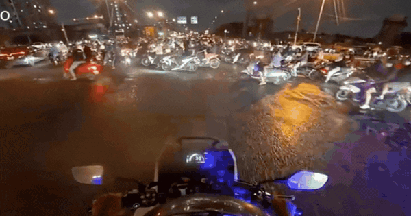 Người nhà nguy kịch giữa giờ cao điểm TP.HCM, tài xế cầu cứu CSGT mở đường