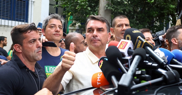 Con trai cựu Tổng thống Bolsonaro giành ưu thế trong bầu cử Brazil