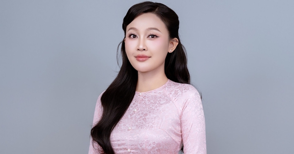 Cô gái cao 1,7 m gây chú ý khi rẽ hướng sang hát bolero là ai?