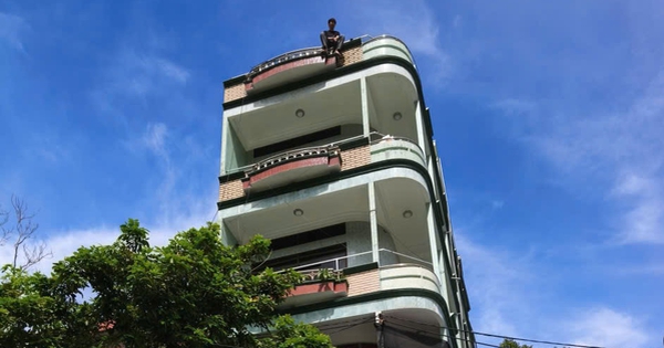 Giải cứu nam thanh niên có ý định nhảy lầu ở Quy Nhơn