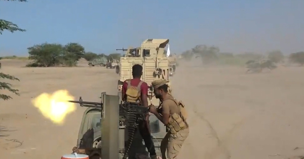 Houthi tấn công sân bay Aden, xung đột leo thang tại Yemen