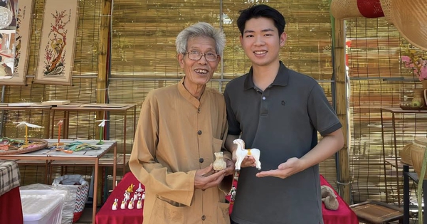 Chàng trai trẻ nối nghề nặn phỗng đất của ông nội