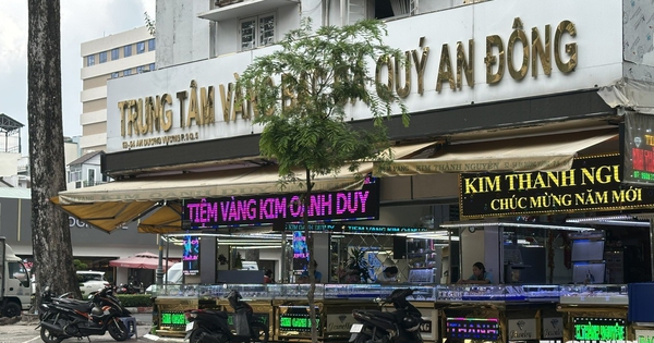 Người có tiền nhàn rỗi chọn gửi tiết kiệm, vàng ế