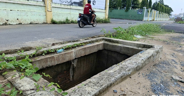 Hố ga 'há miệng'