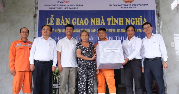 PC Đà Nẵng bàn giao nhà tình nghĩa cho các gia đình có hoàn cảnh khó khăn