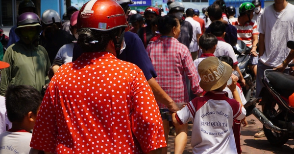 Khi nghi có học sinh ngộ độc thực phẩm, hiệu trưởng là người phát ngôn duy nhất