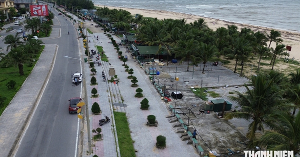 Tất bật tháo dỡ hàng chục hàng quán, trả lại mặt bằng cho bãi biển Nhật Lệ