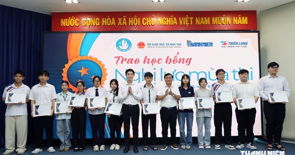 Ai cũng xúc động chứng kiến phép màu thay đổi cuộc đời những học trò nghèo