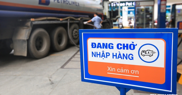Giá xăng dầu hôm nay 8.10.2026: Xăng E10 chiều nay tăng bao nhiêu đồng một lít?