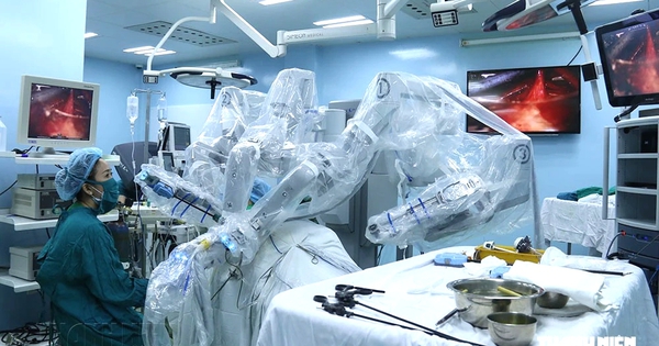 Phẫu thuật robot: Cần bảo hiểm y tế chia sẻ gánh nặng chi phí với người bệnh