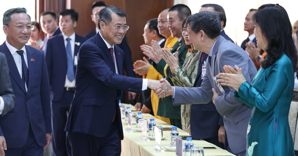 Quan hệ đặc biệt Việt Nam - Lào 'được nuôi dưỡng từ nhân dân'