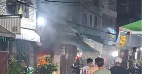 Cháy nhà trên đường Đoàn Văn Bơ ở TP.HCM, cụ bà tử vong