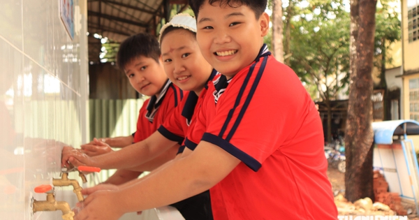 Khánh thành nhà vệ sinh, xóa cảnh học sinh phải nín nhịn đi vệ sinh