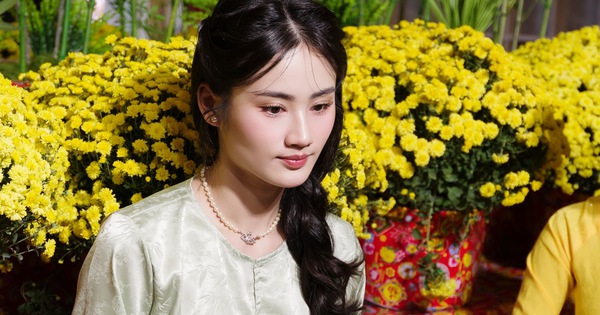 Hoa hậu Ý Nhi về Việt Nam đón tết