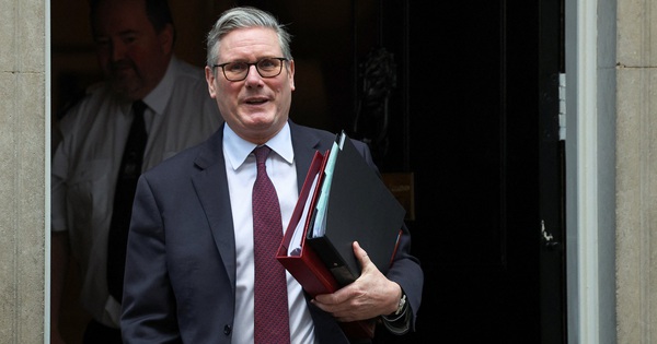 Sóng gió bủa vây Thủ tướng Anh Starmer