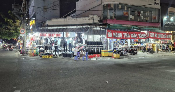 Chỉ còn vài ngày nữa tới tết, nhưng những khu phố thời trang vẫn đìu hiu