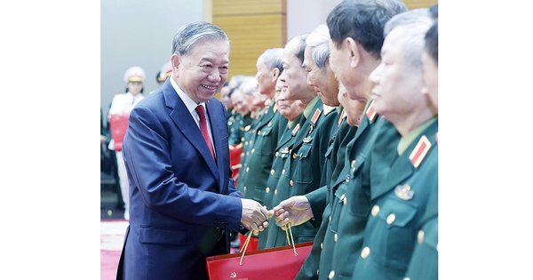 X&acirc;y dựng Qu&acirc;n đội nh&acirc;n d&acirc;n c&aacute;ch mạng, ch&iacute;nh quy, tinh nhuệ, hiện đại