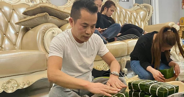 Người Việt ở Anh huy động cả nhà gói bánh chưng, giò chả vẫn không đủ bán