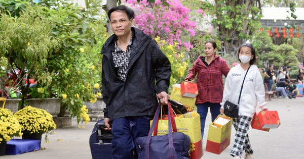 Ga Sài Gòn giáp tết: Có người 13 năm rồi mới được về quê ăn tết