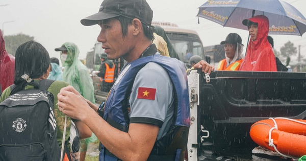 Lao vào lũ dữ để níu lại sự sống