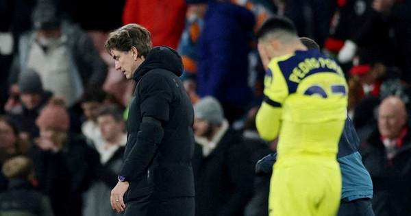 Tottenham sa thải HLV Frank vì ‘quá kiêu ngạo’, tốn hơn 950 tỉ đồng tiền đền bù