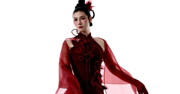 Nhà thiết kế Việt khoe vẻ nóng bỏng sau khi chuyển giới