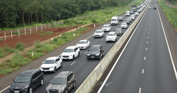 5 mẹo nhỏ giúp tránh cảnh kẹt cao tốc khi lái ô tô về quê ăn tết