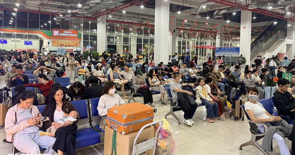 Từng vắng khách, nay Bến xe Miền Đông mới đông nghẹt dịp cận tết