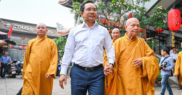 Chủ tịch UBND TP.HCM Nguyễn Văn Được thăm, chúc tết Giáo hội Phật giáo Việt Nam