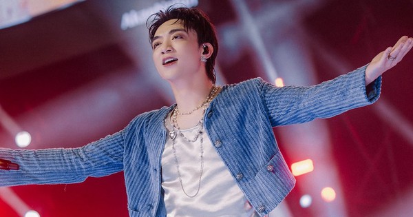 'Choáng' giá cát sê ca sĩ: Tiền tỉ hát vài bài