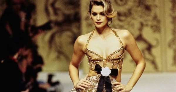 Siêu mẫu Cindy Crawford từng bị coi thường vì bỏ đại học theo nghề người mẫu