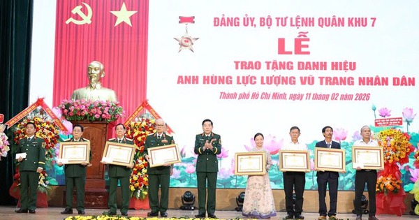 Bảy Tướng Lĩnh Quân Khu 7 Vinh Dự Được Phong, Truy Tặng Danh Hiệu Anh Hùng Lực Lượng Vũ Trang Nhân Dân